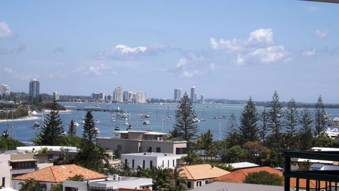 The Meriton Apartments On Main Beach - Accommodation 4U 28