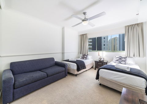 The Meriton Apartments On Main Beach - Accommodation 4U 17