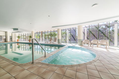 The Meriton Apartments On Main Beach - Accommodation 4U 33