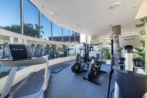 The Meriton Apartments On Main Beach - Accommodation 4U 30