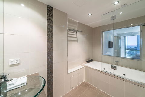 The Meriton Apartments On Main Beach - Accommodation 4U 8