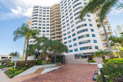 The Meriton Apartments On Main Beach - Accommodation 4U 38