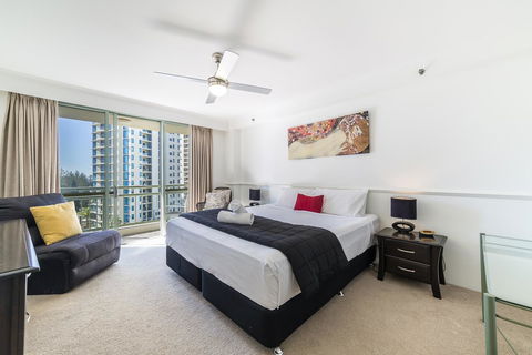 The Meriton Apartments On Main Beach - Accommodation 4U 1