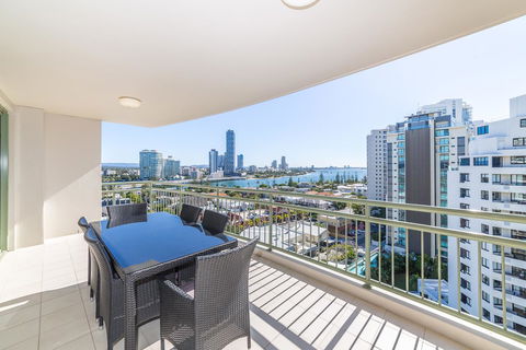 The Meriton Apartments On Main Beach - Accommodation 4U 22