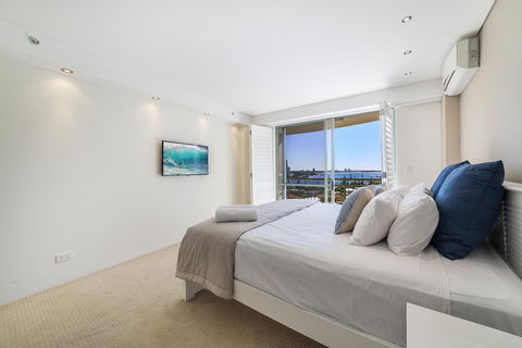 The Meriton Apartments On Main Beach - Accommodation 4U 5