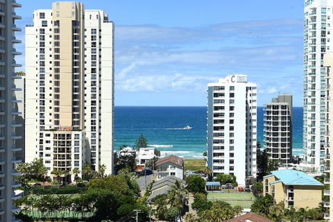 The Meriton Apartments On Main Beach - Accommodation 4U 29