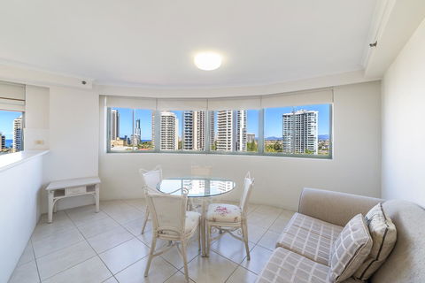 The Meriton Apartments On Main Beach - Accommodation 4U 4