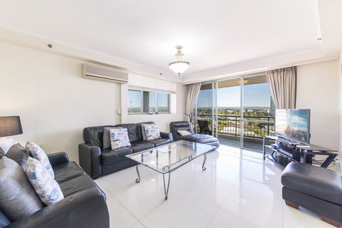 The Meriton Apartments On Main Beach - Accommodation 4U 13