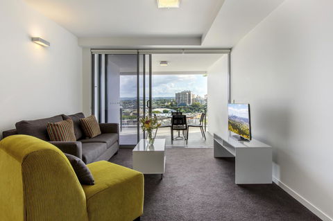 Code Apartments - Accommodation 4U 42