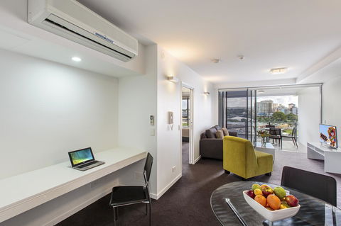 Code Apartments - Accommodation 4U 41