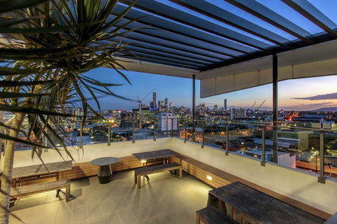 Code Apartments - Accommodation 4U 2