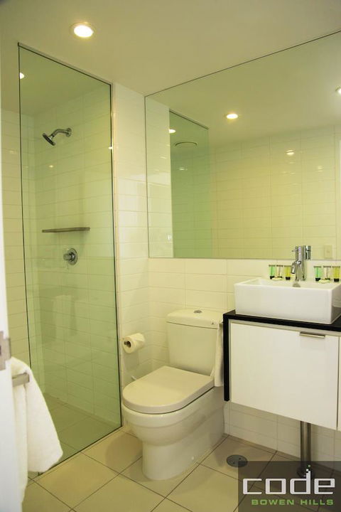 Code Apartments - Accommodation 4U 33