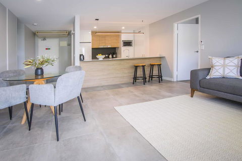 84 The Spit Holiday Apartments - Accommodation 4U 9