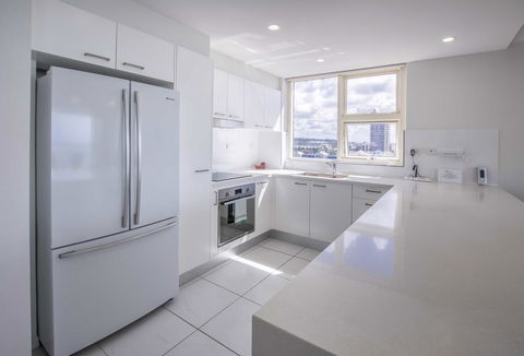 84 The Spit Holiday Apartments - Accommodation 4U 7