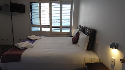 Surfers Hawaiian Holiday Apartments - Accommodation 4U 10