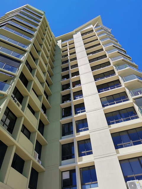 Surfers Hawaiian Holiday Apartments - Accommodation 4U 7