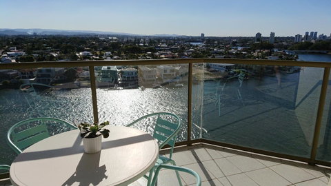 Surfers Hawaiian Holiday Apartments - Accommodation 4U 8