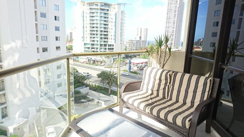 Surfers Hawaiian Holiday Apartments - Accommodation 4U 19