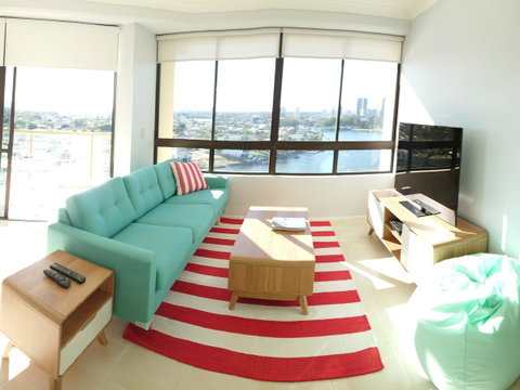 Surfers Hawaiian Holiday Apartments - Accommodation 4U 1