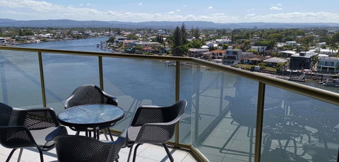 Surfers Hawaiian Holiday Apartments - Accommodation 4U 5