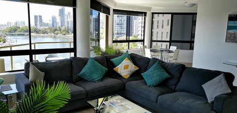 Surfers Hawaiian Holiday Apartments - Accommodation 4U 2