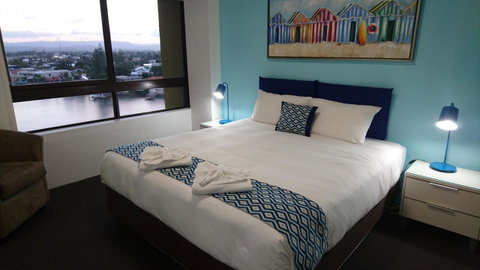 Surfers Hawaiian Holiday Apartments - Accommodation 4U 16