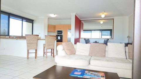 Surfers Hawaiian Holiday Apartments - Accommodation 4U 18