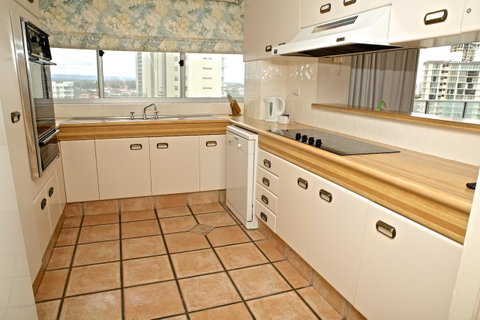 Hi Surf Beachfront Resort Apartments - Accommodation 4U 24