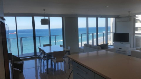 Hi Surf Beachfront Resort Apartments - Accommodation 4U 3