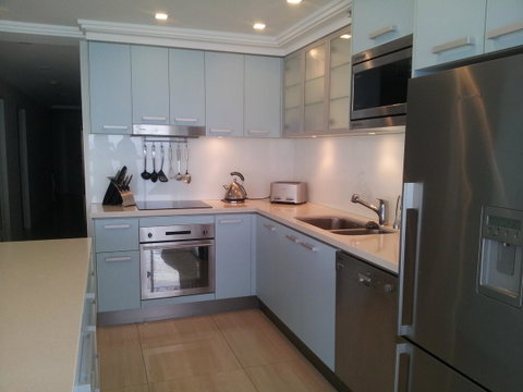 Hi Surf Beachfront Resort Apartments - Accommodation 4U 4