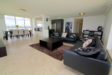Hi Surf Beachfront Resort Apartments - Accommodation 4U 1