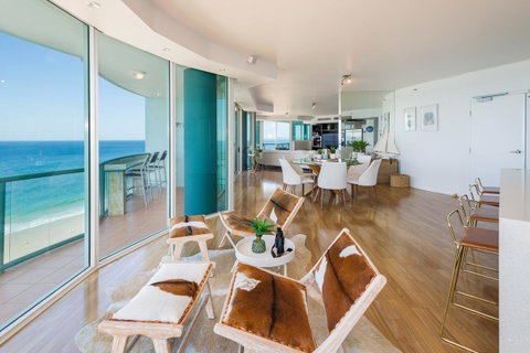 The Waterford On Main Beach - Accommodation 4U 6