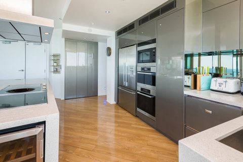 The Waterford On Main Beach - Accommodation 4U 7