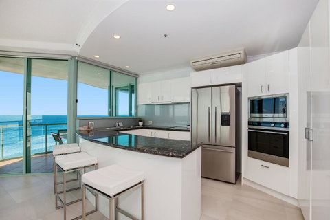The Waterford On Main Beach - Accommodation 4U 24