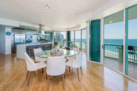 The Waterford On Main Beach - Accommodation 4U 10