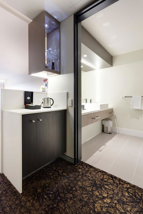 Calamvale Hotel Suites And Conference Centre - Accommodation 4U 14