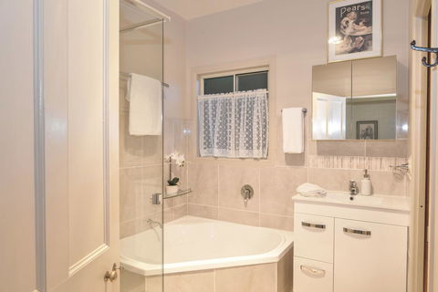 The Guesthouse Maleny - Accommodation 4U 10