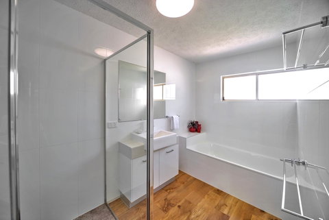 Surf Dance Apartments - Accommodation 4U 26