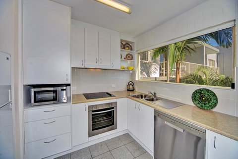 Surf Dance Apartments - Accommodation 4U 15