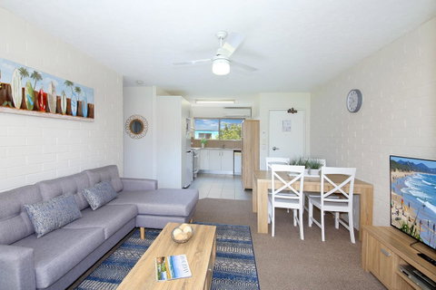 Surf Dance Apartments - Accommodation 4U 3
