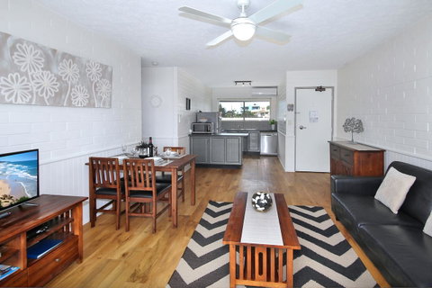 Surf Dance Apartments - Accommodation 4U 6
