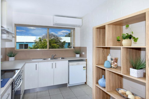Surf Dance Apartments - Accommodation 4U 1