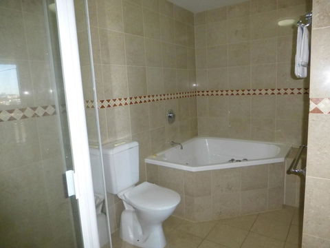 The Oasis Apartments - Accommodation 4U 19