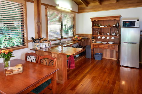 Sharlynn By The River - Accommodation 4U 7