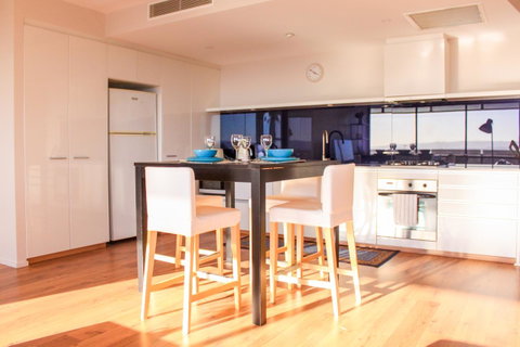 Circle On Cavill Surfers Paradise Apartments-Holiday Paradise - Accommodation 4U 17