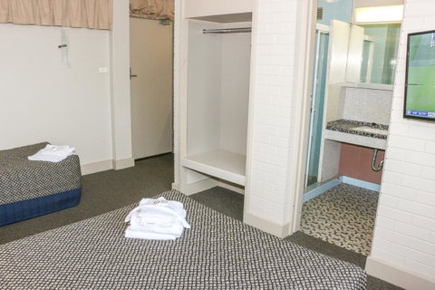 Brighton Hotel - Accommodation 4U 5