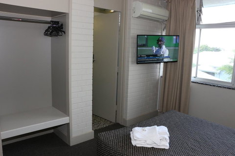 Brighton Hotel - Accommodation 4U 9