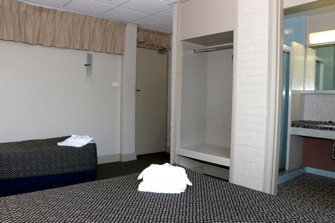 Brighton Hotel - Accommodation 4U 7