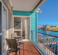 Waters Edge Apartment with Jetty - Accommodation 4U
