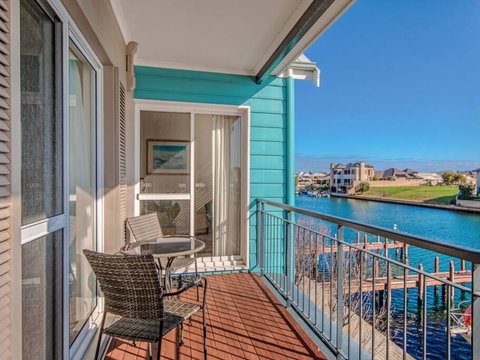 Waters Edge Apartment With Jetty - Accommodation 4U 0